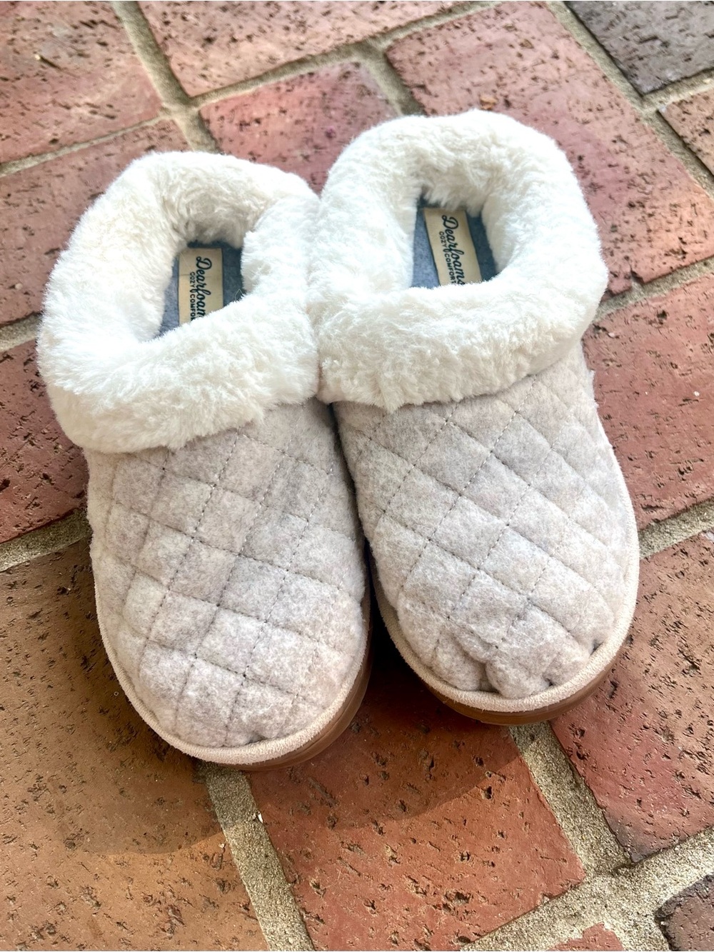 Dearfoams Cozy Comfort Clog Slippers Light Grey Quilted Faux Fur Women's 5/6